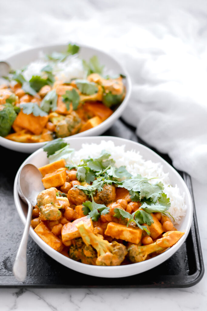 Tofu Chickpea Curry in 20 minutes - Eatnik