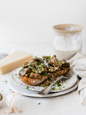 Mushrooms on toast for breakfast
