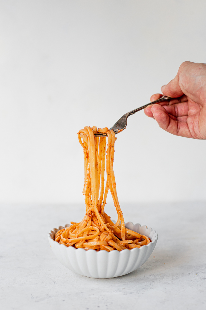 A bowl of sundried tomato pesto pasta