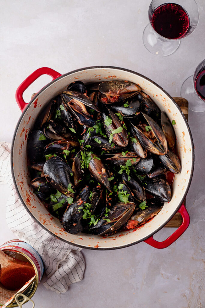 Tomato Garlic Mussels with red wine